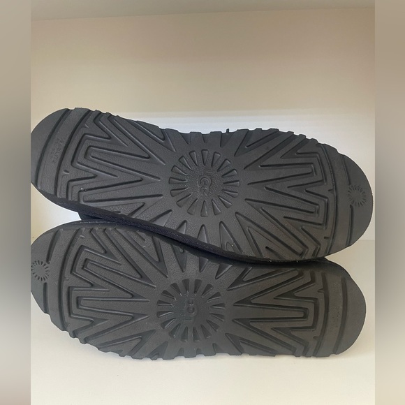 UGG Bailey Button II Boots - Picture 5 of 5